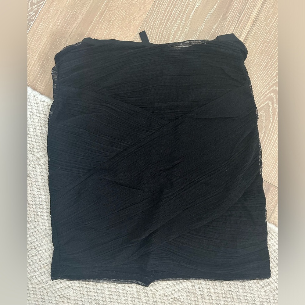 BCBGMAXAZRIA PULL ON RUCHED SKIRT IN BLACK, SIZE SMALL